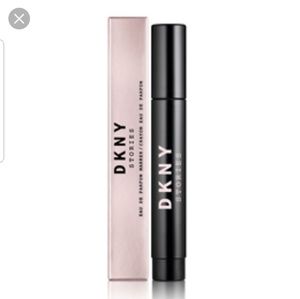 DKNY stories marker/crayon